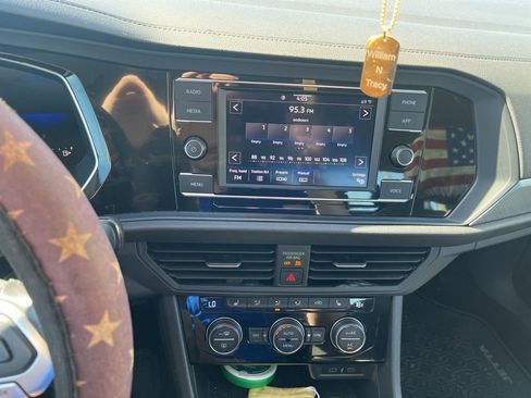 Used 2023 Volkswagen Jetta SE w/ Panoramic Sunroof Package image 8