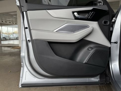 Used 2025 Acura MDX w/ Technology Package image 11