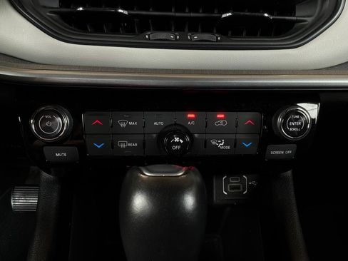 Used 2025 Jeep Compass Limited AWD/4WD image 28