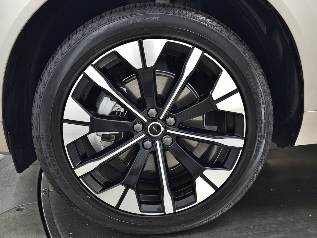 Used 2026 Volvo XC60 B5 Plus AWD/4WD image 12