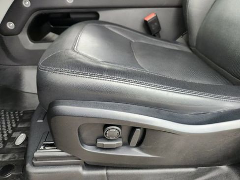 Used 2023 Land Rover Defender 90 X-Dynamic SE image 17