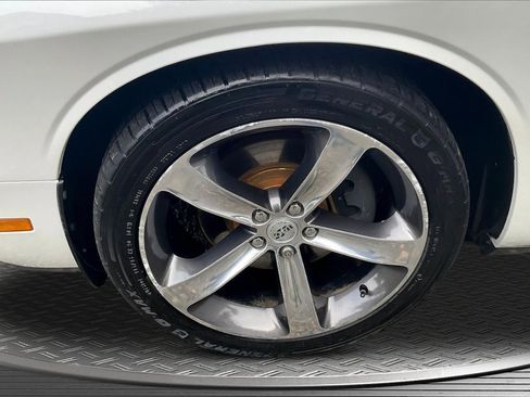Used 2014 Dodge Challenger SXT RWD image 32