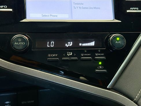 Used 2018 Toyota Camry SE image 10