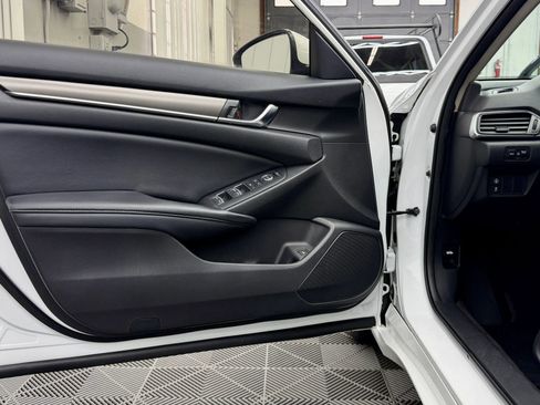Used 2018 Honda Accord LX image 5