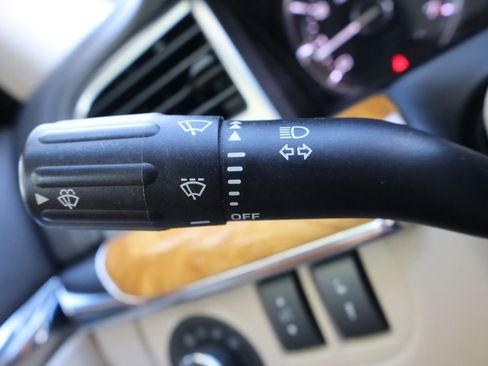 Used 2012 Lincoln MKS AWD image 32