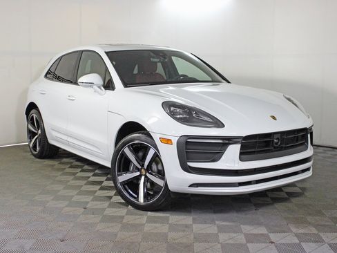 Used 2025 Porsche Macan image 9