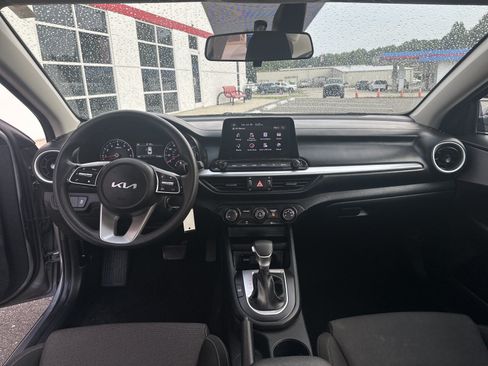 Used 2024 Kia Forte LXS w/ LXS Technology Package FWD image 21
