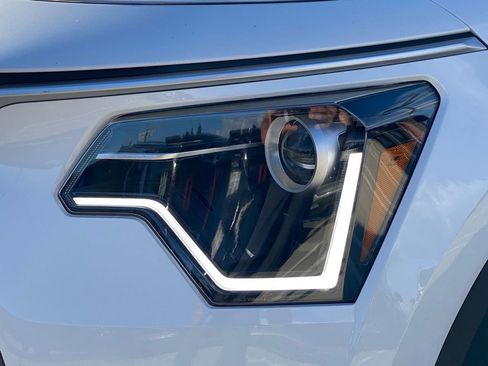 New 2026 Kia Niro EX image 8