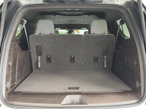 Used 2023 GMC Yukon XL SLT image 38