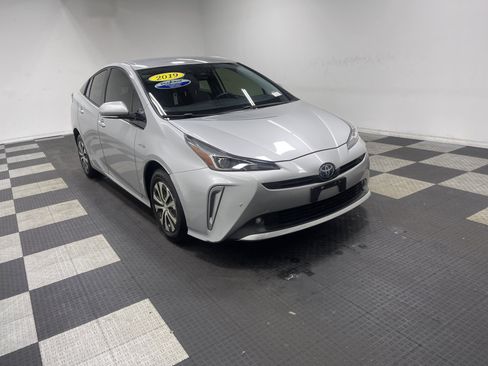 Used 2019 Toyota Prius LE image 6