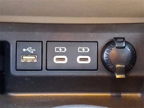 Certified 2023 Toyota Highlander XLE image 26