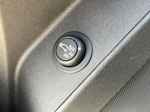 Used 2022 Chevrolet Equinox RS w/ RS Leather Package image 12