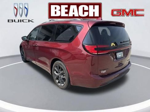 Used 2022 Chrysler Pacifica Limited w/ S Appearance Package FWD image 5