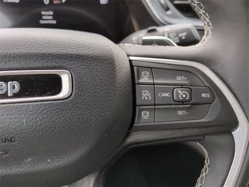 Used 2023 Jeep Grand Cherokee L Laredo image 24