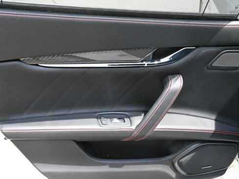 Used 2021 Maserati Quattroporte S GranSport Q4 AWD/4WD image 39