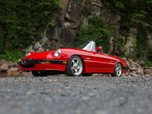 Used 1989 Alfa Romeo Spider Quadrifoglio image 2