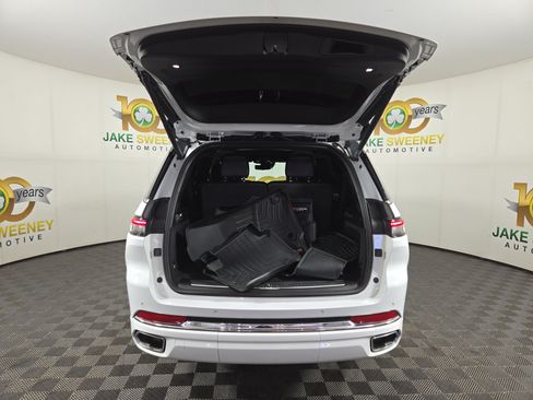 Used 2022 Jeep Grand Cherokee L Overland w/ Luxury Tech Group IV AWD/4WD image 36