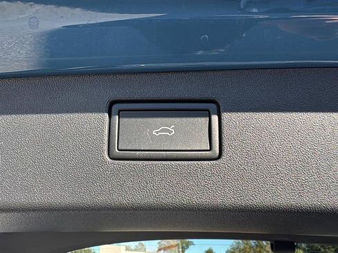 New 2026 Volkswagen Tiguan SE R-Line image 12