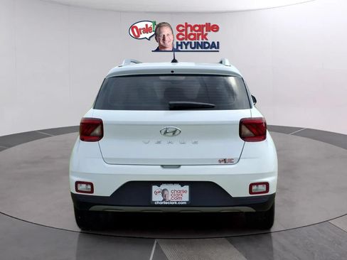 Used 2025 Hyundai Venue SEL FWD image 4