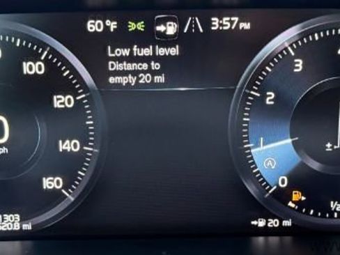 Used 2016 Volvo XC90 T6 Momentum w/ Momentum Plus Package image 24