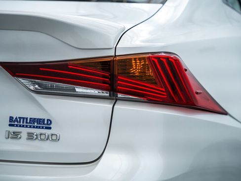Used 2020 Lexus IS 300 w/ Navigation Package RWD image 9