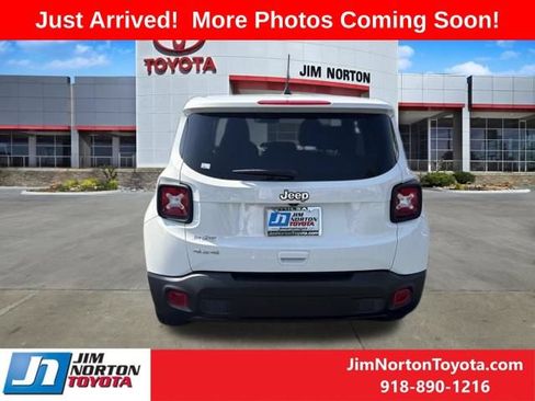 Used 2023 Jeep Renegade Latitude AWD/4WD image 6