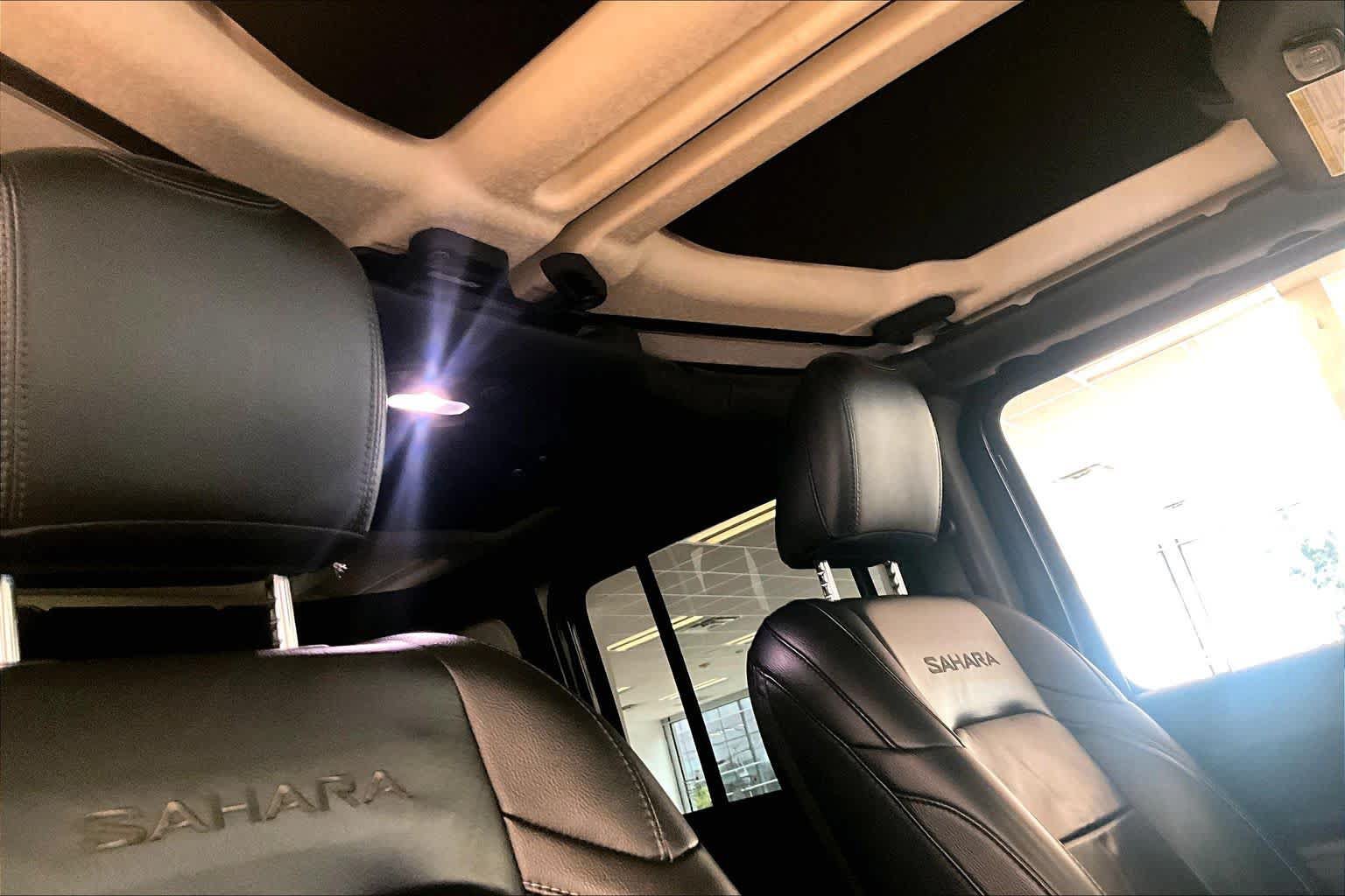 Used 2018 Jeep Wrangler Unlimited Sahara w/ Safety Group AWD/4WD image 12