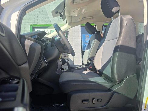 Used 2018 Ford Escape SE w/ SE Sync 3 Package AWD/4WD image 19