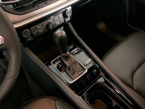 Used 2025 Jeep Compass Limited image 17