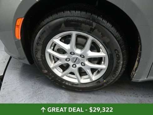 Used 2025 Chrysler Pacifica Select image 14