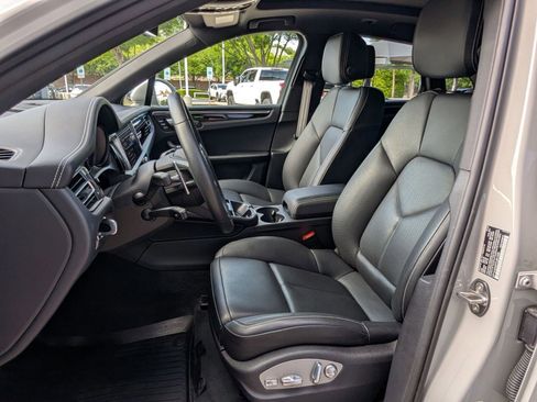 Certified 2026 Porsche Macan image 5