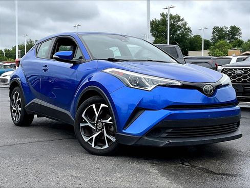 Used 2019 Toyota C-HR XLE FWD image 3