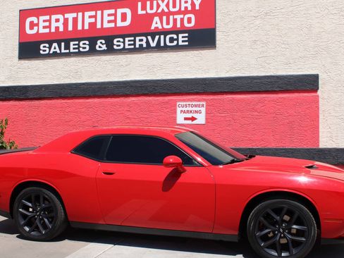 Used 2019 Dodge Challenger SXT w/ Blacktop Package RWD image 3