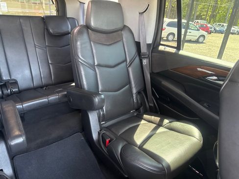 Used 2017 Cadillac Escalade Luxury AWD/4WD image 25