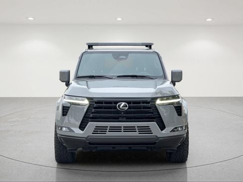 Used 2024 Lexus GX 550 w/ Accessory Package (31) AWD/4WD image 9