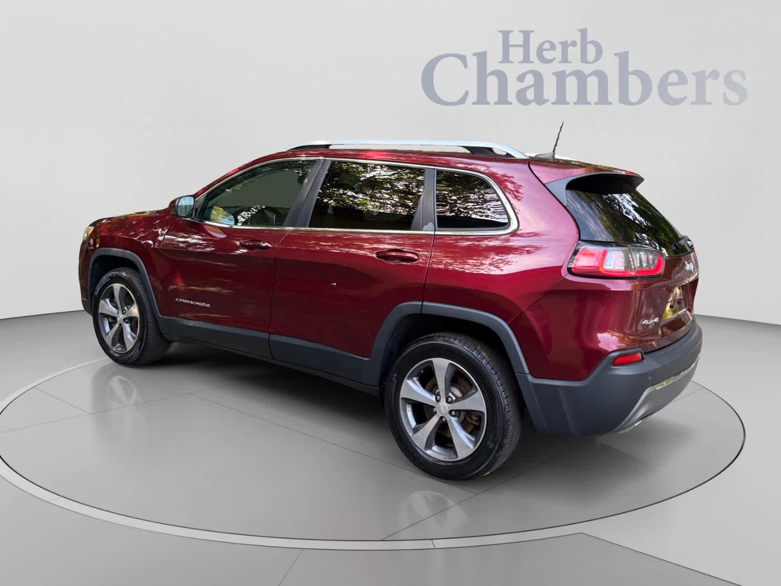 Used 2019 Jeep Cherokee Limited AWD/4WD image 3