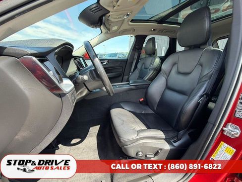 Used 2018 Volvo XC60 T5 Momentum w/ Advanced Package image 14