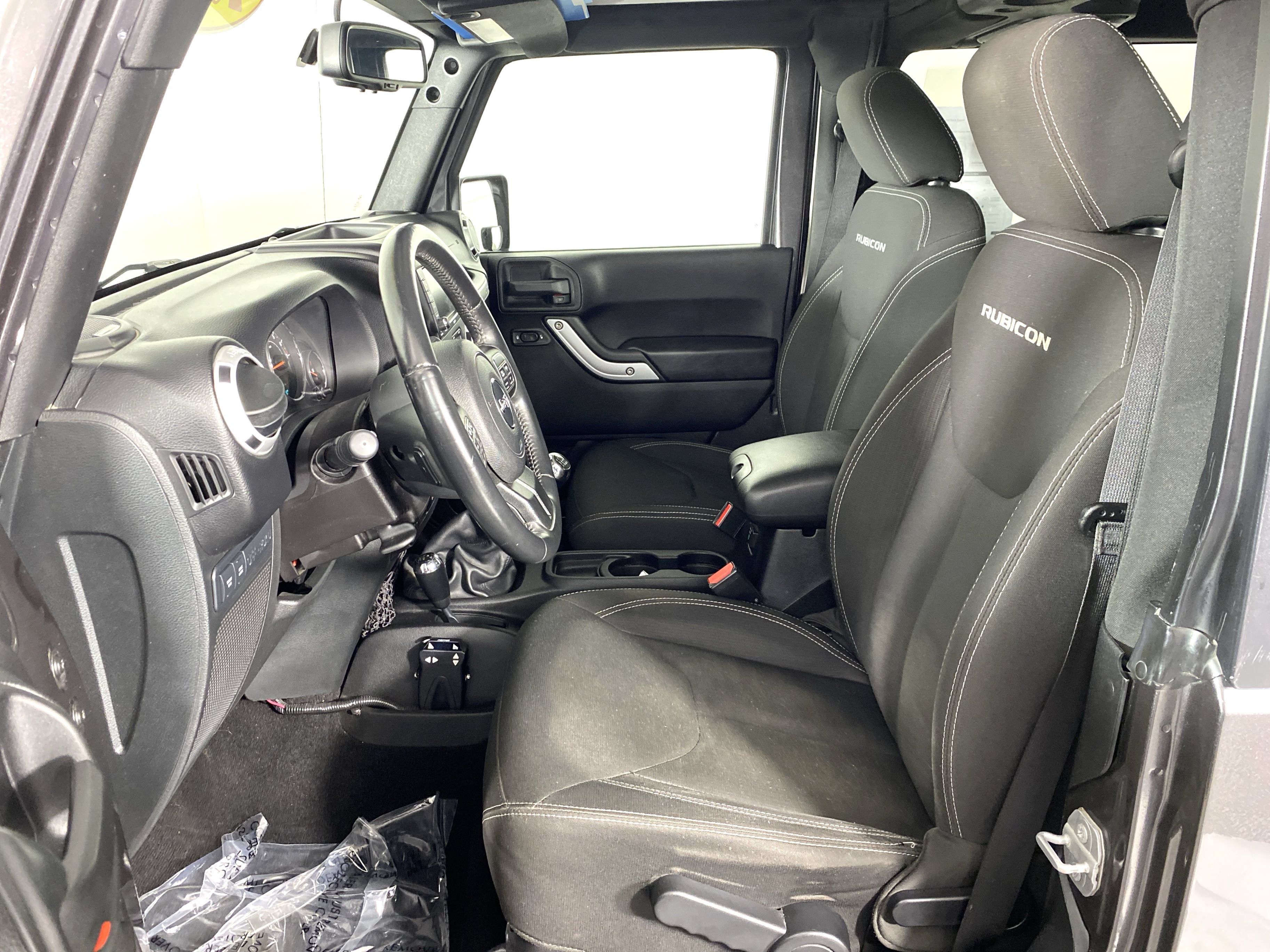 Used 2016 Jeep Wrangler Rubicon w/ Dual Top Group AWD/4WD image 13