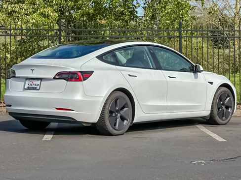 Used 2023 Tesla Model 3 Standard Range RWD image 3