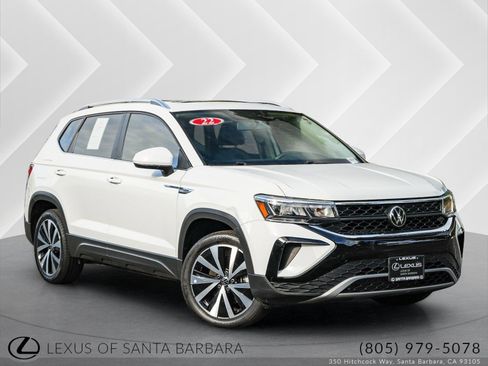 Used 2022 Volkswagen Taos SE FWD image 1