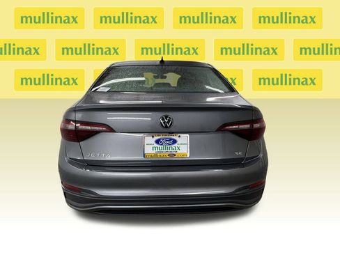 Used 2022 Volkswagen Jetta SE image 6