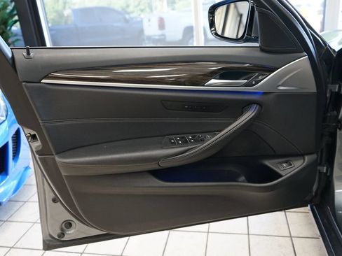 Used 2018 BMW 530i xDrive AWD/4WD image 25