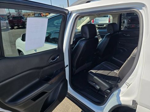 Used 2021 GMC Acadia Denali w/ Denali Ultimate Package AWD/4WD image 16