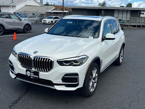 Used 2022 BMW X5 xDrive40i w/ Premium Package AWD/4WD image 3