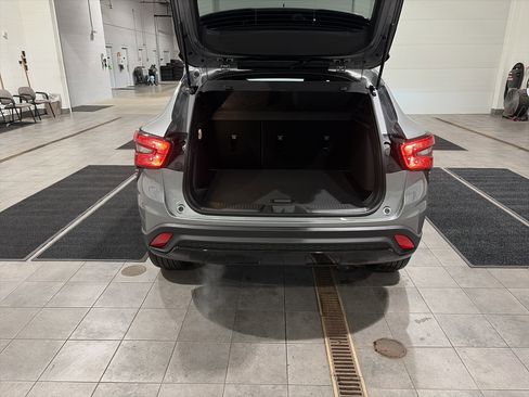 New 2026 Chevrolet Trax RS w/ Sunroof Package image 5