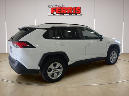Used 2021 Toyota RAV4 LE AWD/4WD image 5