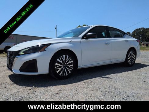 Used 2025 Nissan Altima 2.5 SV FWD image 8