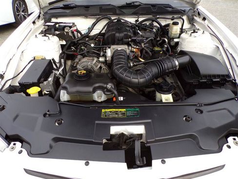 Used 2010 Ford Mustang Coupe RWD image 31