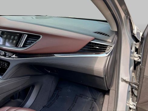 Used 2018 Buick Enclave Avenir w/ Avenir Technology Package FWD image 19