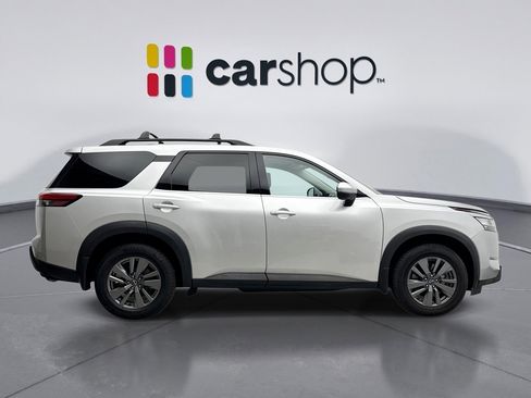 Used 2022 Nissan Pathfinder SV w/ SV Premium Package image 6
